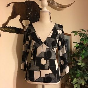 Luly K black & white stitch geometric top S